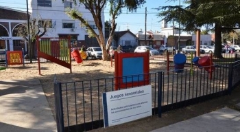 VILLA ADELINA: EN PLAZA BELGRANO SUMAN JUEGOS SENSORIALES Y AMPLÍAN EL ANFITEATRO