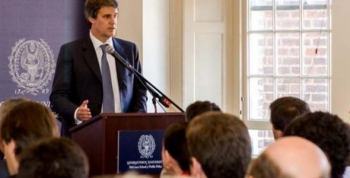 Prat Gay llegó a Washington y aseguró que la Argentina está de regreso