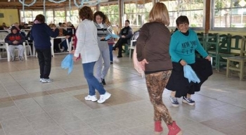 LOS ABUELOS DE SAN ISIDRO COMBATEN EL FRÍO CON VARIAS ACTIVIDADES EN PUERTO LIBRE