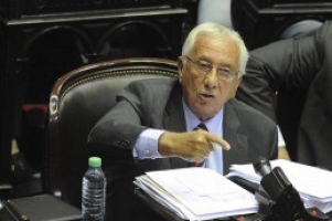 Recalde dijo que es de extrema gravedad que se demore el debate en Diputados
