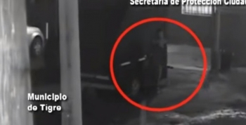 LO DETIENEN CUANDO INTENTABA ROBAR UN AUTO EN LA CALLE	