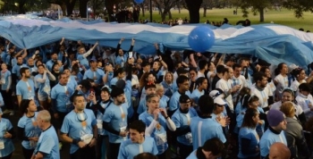 Una marea celeste y blanca de 6.000 runners
