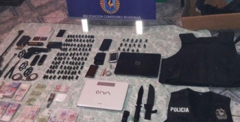 POLICIAS DE SANTA CRUZ DETENIDOS POR NARCOMENUDEO