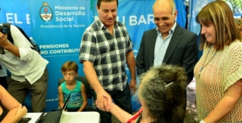 Salvador recorrió los móviles del programa El Estado en tu Barrio en San Vicente