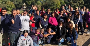 Los chicos del Taller Protegido disfrutaron un paseo por el Jardín Japonés