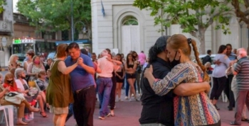 Se realizó en San Fernando una nueva “Milonga al Aire Libre” en la Plaza Mitre