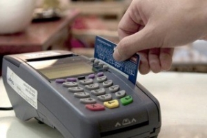 Prorrogan hasta fin de año la devolución del porcentaje del IVA por compras con débito