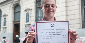 Pido lo que logré con mis notas y mis boletines, dijo el joven con síndrome de down