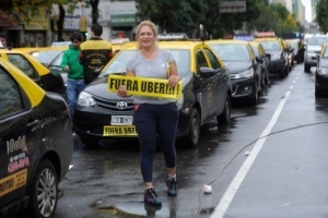 La Justicia de La Plata ordenó suspender a Uber en la capital bonaerense