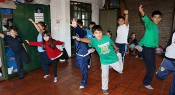 CONTINÚAN LAS CLASES GRATUITAS DE YOGA PARA CHICOS EN MARTÍNEZ