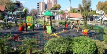 Julio Zamora recorrió el renovado Paseo Sarmiento de la Estación Fluvial de Tigre 